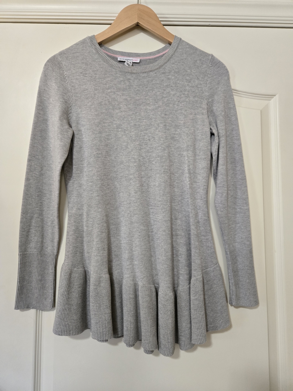 Isaac Mizrahi Light Gray Long-Sleeve Ruffle-Hem Knit Feminine Cozy Fall Sweater